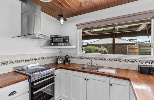 Marengo House | Apollo Bay Cottages- Marriners