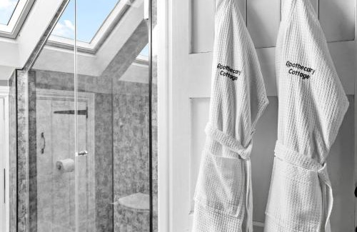 Wedmore House | Apothecary Cottage - Pet Friendly Wedmore Couples Cottage - Free WiFi - Free Parking