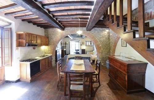San Pietro a Cegliolo Apartment | APP. CICLAMINO x4 Beautiful farmhouse surrounded by nature, with swimming pool just 3 km from Cortona