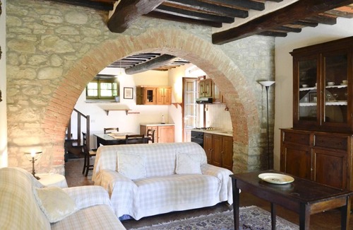 San Pietro a Cegliolo Apartment | APP. CICLAMINO x4 Beautiful farmhouse surrounded by nature, with swimming pool just 3 km from Cortona