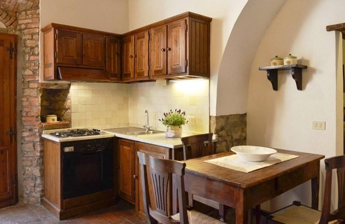 San Pietro a Cegliolo Apartment | APP. GARDENIA x4 Beautiful farmhouse surrounded by nature, with swimming pool just 3 km from Cortona