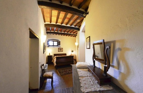 San Pietro a Cegliolo Apartment | APP. GARDENIA x4 Beautiful farmhouse surrounded by nature, with swimming pool just 3 km from Cortona