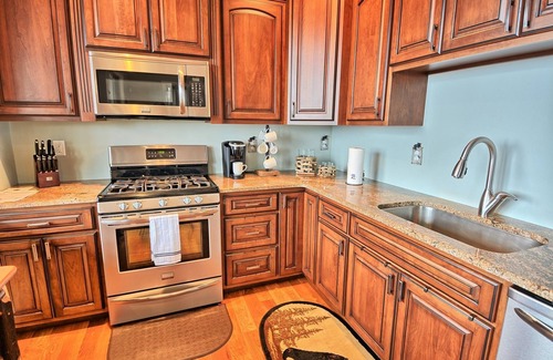 West Jefferson Cabin | Appalachian View-Open for Bookings! Pool Table, Views, Hot Tub