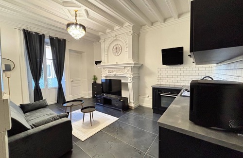 Limoges Apartment | Appart 2, Beautiful ground floor apartment with air conditioning and terrace