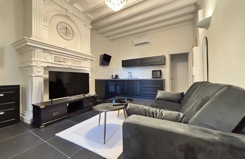 Limoges Apartment | Appart 2, Beautiful ground floor apartment with air conditioning and terrace