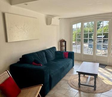 La Londe-les-Maures Apartment | Appart 4/6 personnes, jardin, terrasse, vue mer