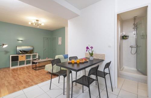 Saint-Serge Apartment | Appart calme avec parking proche place Ney