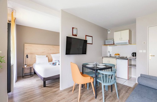 Madeleine-Champ de Mars Apartment | Appart'City Confort Nantes Cité des Congrès