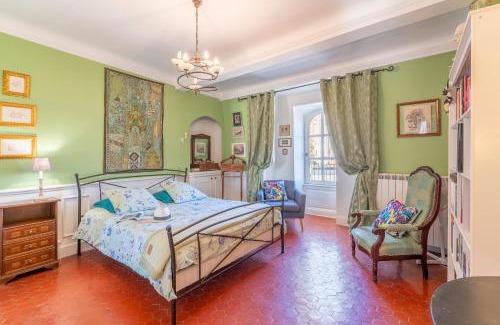 Avignon City Centre Apartment | Appart face au Palais des Papes