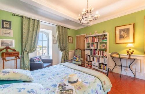 Avignon City Centre Apartment | Appart face au Palais des Papes