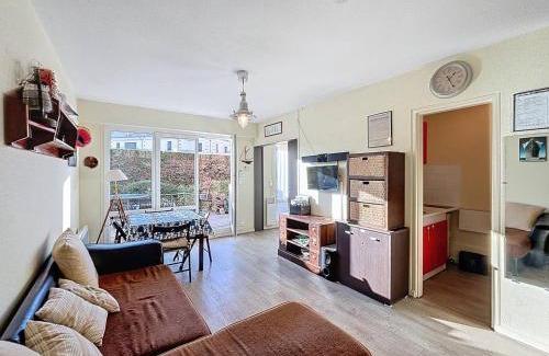 Merville-Franceville-Plage Apartment | Appartement avec terrasse, parking et WiFi, 4 pers. à Merville Franceville - FR-1-465-98