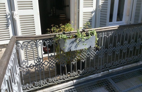 La Rochelle City Centre Apartment | Appart heart of history, large terrace on the park and 10 'walk from the beach.