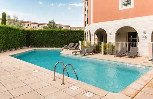 Rousset House | Appart'Hotel Garden & City Rousset