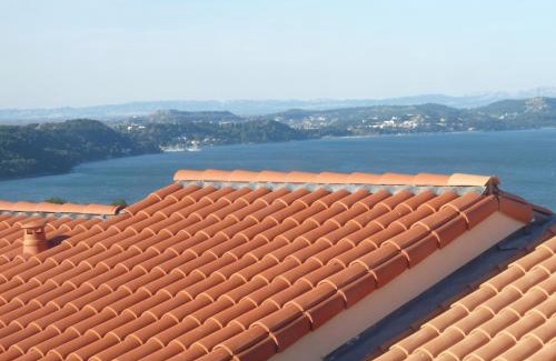 Saint-Mitre-les-Remparts Apartment | Appart'hotel Résidence La Provence