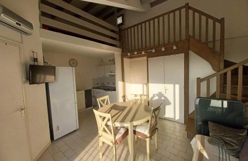 Saint-Cyprien Plage Apartment | Appart mezzanine avec balcon Piscine