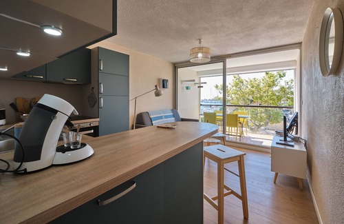 Port Rive Gauche Apartment | appart. new in quiet residence. Swimming pool and parking. beautiful view of marina