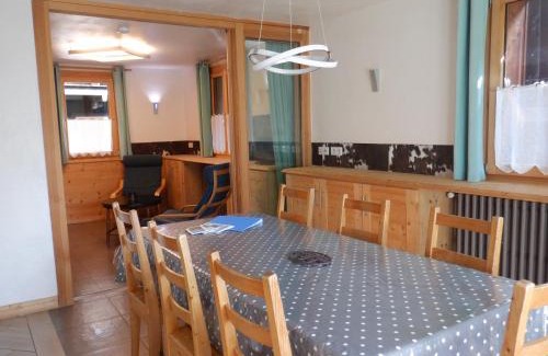 Morzine Apartment | Appart Pointe de Nyon Morzine Centre 4 à 5 pers calme jardin vue parking