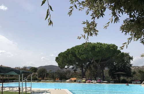 Porto San Paolo Apartment | Appartamento a Pochi Passi dal Mare con Patio e Giardino Privato