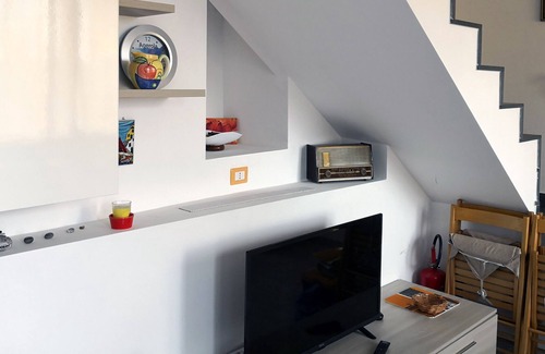 Bomerano Apartment | Appartamento 30mt From the Famous "sentiero Degli Dei"-path of the Gods