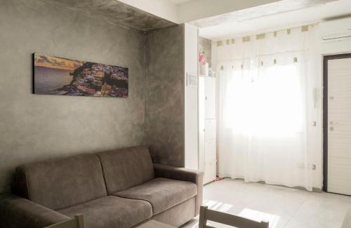 Agropoli Apartment | Appartamento 4 posti letto, vicino al centro e al mare, con terrazza, aria condizionata, parcheggio privato e wifi