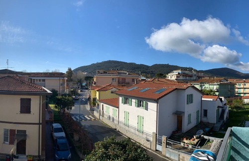 Fiumaretta Apartment | "Appartamento 8" Near the Beach with Wi-Fi & Balcony