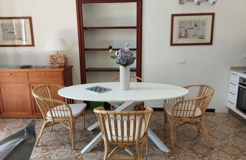 Cavo Apartment | Appartamento con Terrazza Vista Mare , Aria Condizionata Accesso al Mare