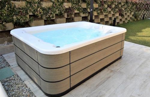 Oliveto Lario House | Appartamento Fiordaliso Bellagio Wild Flowers - HOT TUB