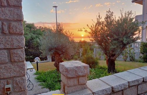 Badesi Villa | Appartamento in Villa di 150 Mq - vista mozzafiato fronte mare con giardino privato