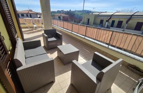 Sirolo Apartment | Appartamento L'Azalea - a due passi da Numana con grande terrazzo e piscina condominiale stagionale