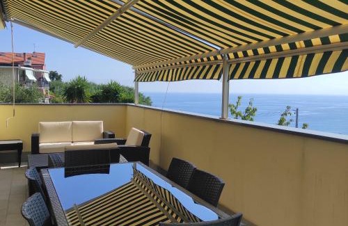 Riva Trigoso Apartment | Appartamento Leccino con piscina - Riva Trigoso