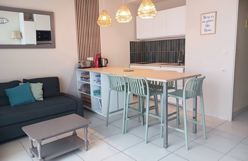 Saint-Jean-de-Monts Apartment | "Appartdugolf85" apartment with pool and beach - 100m away