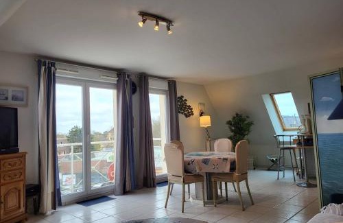 Merville-Franceville-Plage Apartment | Appartement 2 pièces avec piscine et parking privé, proche plage, Merville-Franceville-Plage - FR-1-465-26