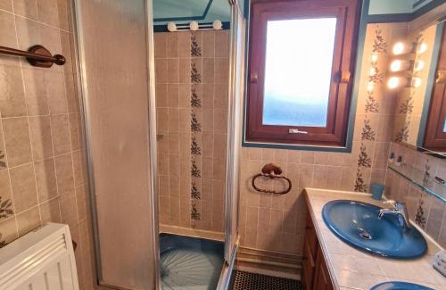 Besse-et-Saint-Anastaise Apartment | Appartement spacieux au pied des pistes à Super Besse - FR-1-814-87