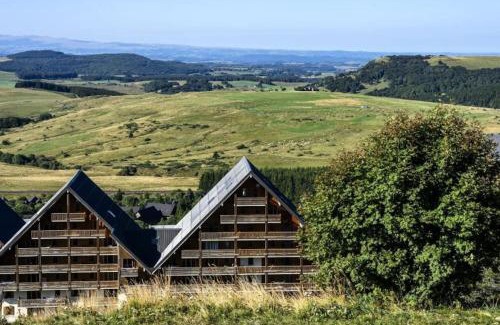 Besse-et-Saint-Anastaise Apartment | Appartement 2 pièces, les Chalets de Super-Besse