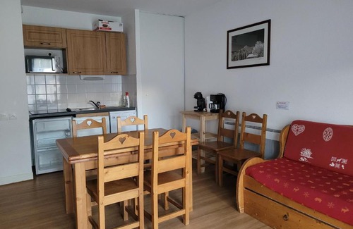 Besse-et-Saint-Anastaise Apartment | appartement 2 pièces APMR