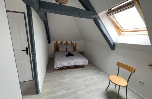 Saint-Brisson-sur-Loire Apartment | Appartement avec cours