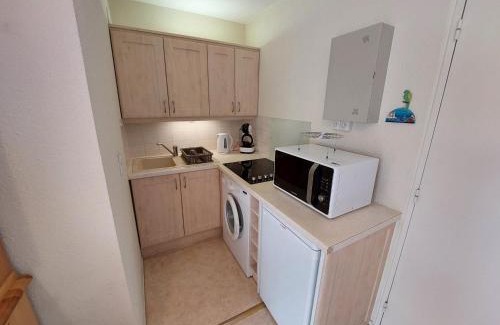 Saint-Georges-de-Didonne Apartment | Appartement 2 pièces à 300m de la plage avec balcon ensoleillé à Saint-Georges-de-Didonne - FR-1-550-48