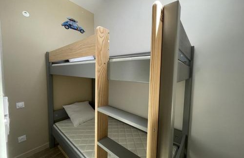 Vieux-Boucau-les-Bains Apartment | Appartement T3 cabine rénové face à l'océan, 6 pers. - FR-1-379-184