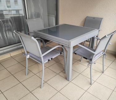 Les Sables d'Olonne Apartment | Appartement 2 Pièces avec une grande terrasse, 3 étoiles, Wifi, Box pour véhicule et vélos