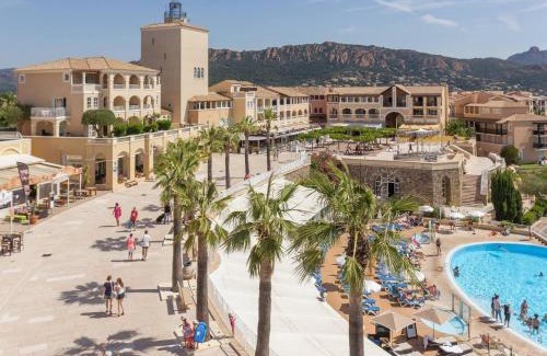 Cap Esterel Apartment | Appartement 2 pièces avec terrasse et vue mer, accès piscine et parking inclus - FR-1-504-677