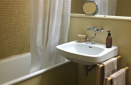 Saint-Fargeau Apartment | Appartement 2 Pièces Avec Baies Vitrées à Paris 20è