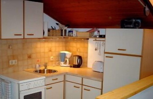 Pidingerau Apartment | Appartement (28 QM) Wohn-/Schlafzimmer mit halbhoher Abtrennung zur Küchenzeile, Dusche/WC, Kabel-/SAT - TV, Balkon