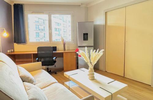 Faubourg de l'Arche Apartment | Appartement 2P Balcon proche La Defense Arena Parking Gratuit