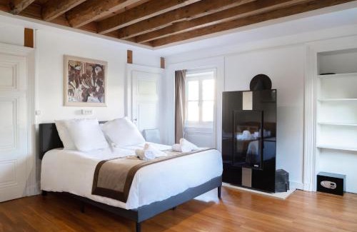 Grand Clement Apartment | Appartement 4 Chambres entre Histoire et Confort Château cœur Métropole Lyon