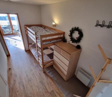 Chamrousse Apartment | Appartement 4 personnes 32m2 Au pied des pistes- WiFI- Balcon Sud- Chamrousse 1650