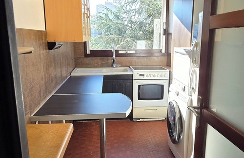 Romainville Apartment | Appartement 45 M2 à 300m du Métro Avec Large Balcon et Très Grande TV 75 Pouces