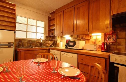 Saint-Chaffrey Apartment | Appartement 6 pers. à Saint-Chaffrey avec balcon sud, parking, casier à skis et équipements complets - FR-1-330E-114