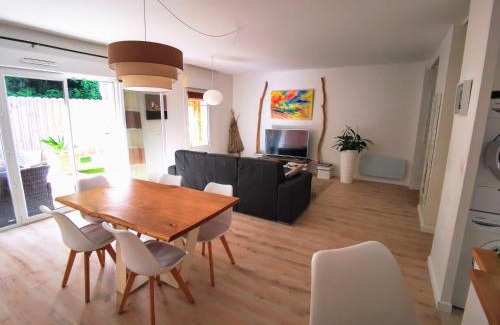 Arcachon Apartment | Appartement 90 m2 avec parking terrasse balcons, proche du port et plages