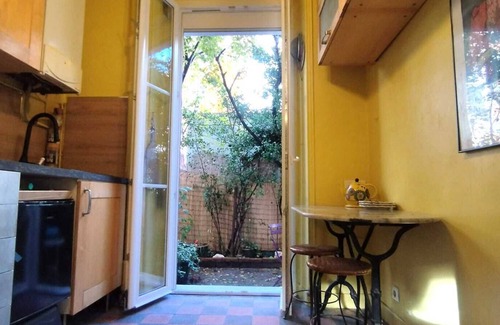 Puteaux Apartment | Appartement Ancien Avec Jardin au Calme. Charme Xxl. Animaux, C'est oui !