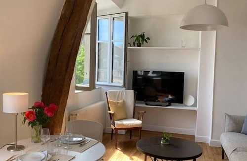 Dijon Centre Ville Apartment | Appartement au Cœur de Dijon Avec vue Exceptionnelle sur L'église Saint-michel